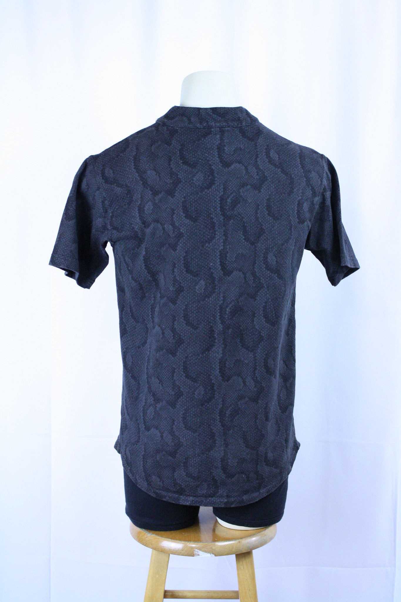 10 Deep Black Snakeskin Print Baseball Jersey (XL)